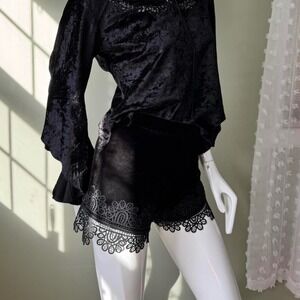 Topshop Black Velvet Lace Hem Shorts Y2K Coquette Goth Party Clubwear Women's US